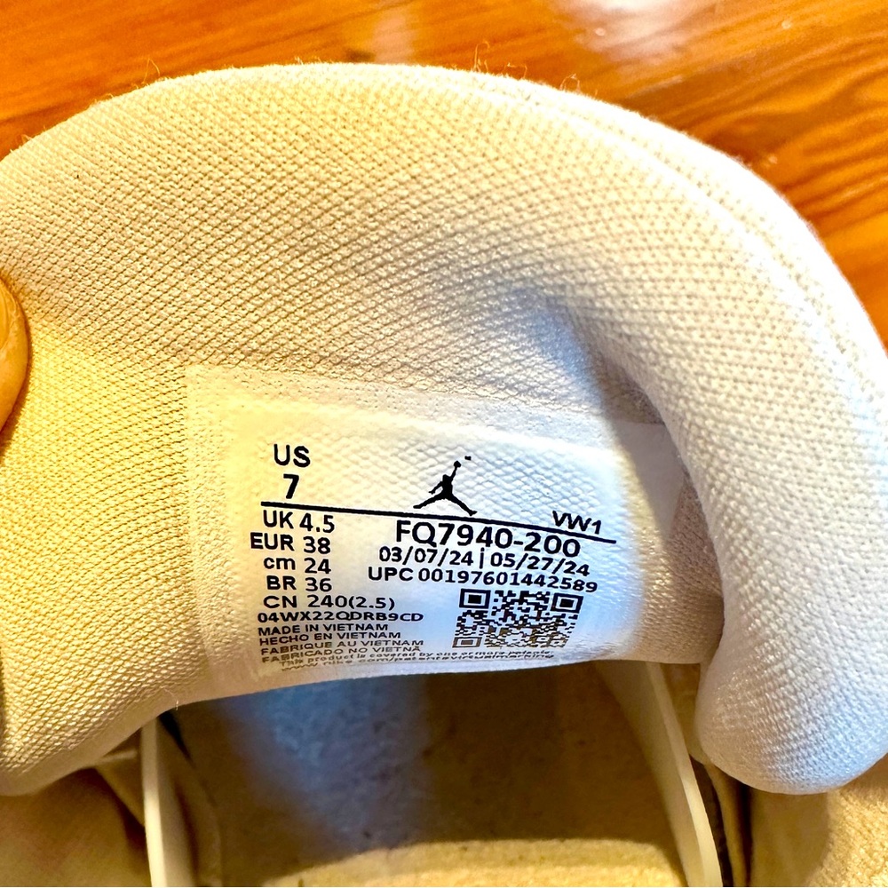 Air Jordan 4RM Sneakers - Picture 8 of 8